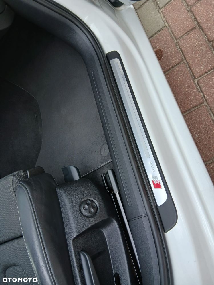 Audi A4 Avant 3.0 TDI DPF clean diesel quattro S tronic S line Sportpaket - 12