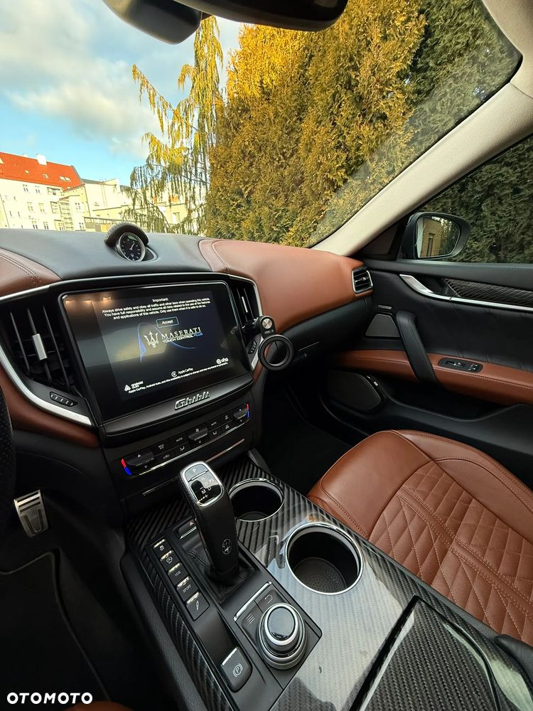 Maserati Ghibli GranSport - 12