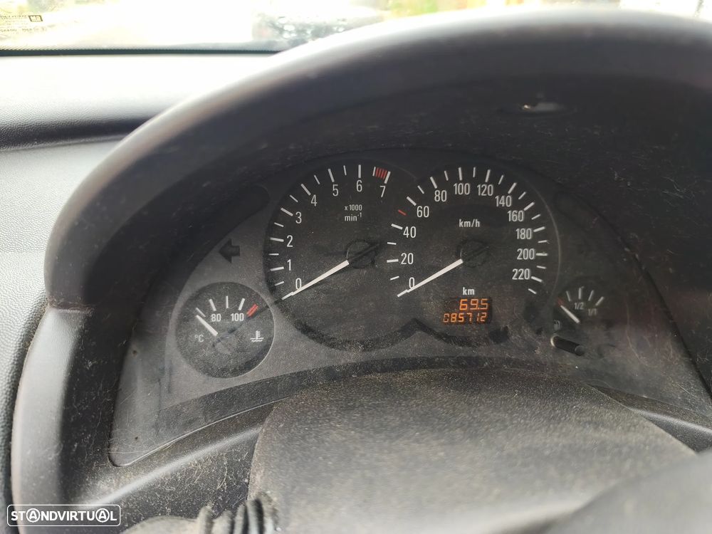 Opel Corsa 1.2 16V Confort - 5