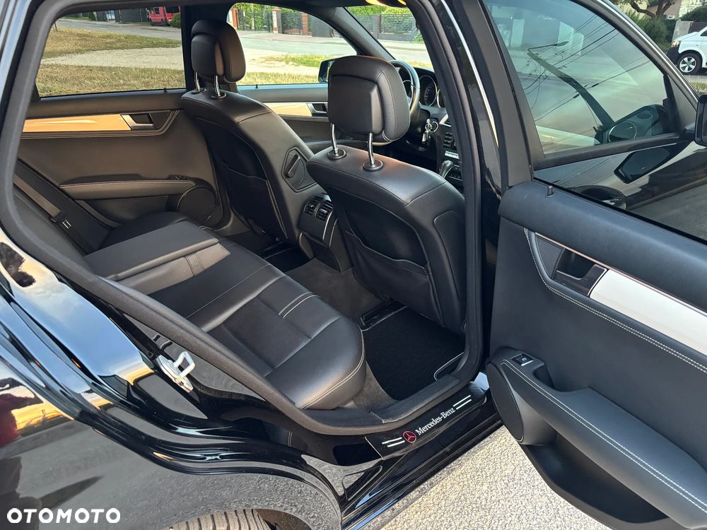 Mercedes-Benz Klasa C 200 CDI DPF Automatik BlueEFFICIENCY Special Edition - 23