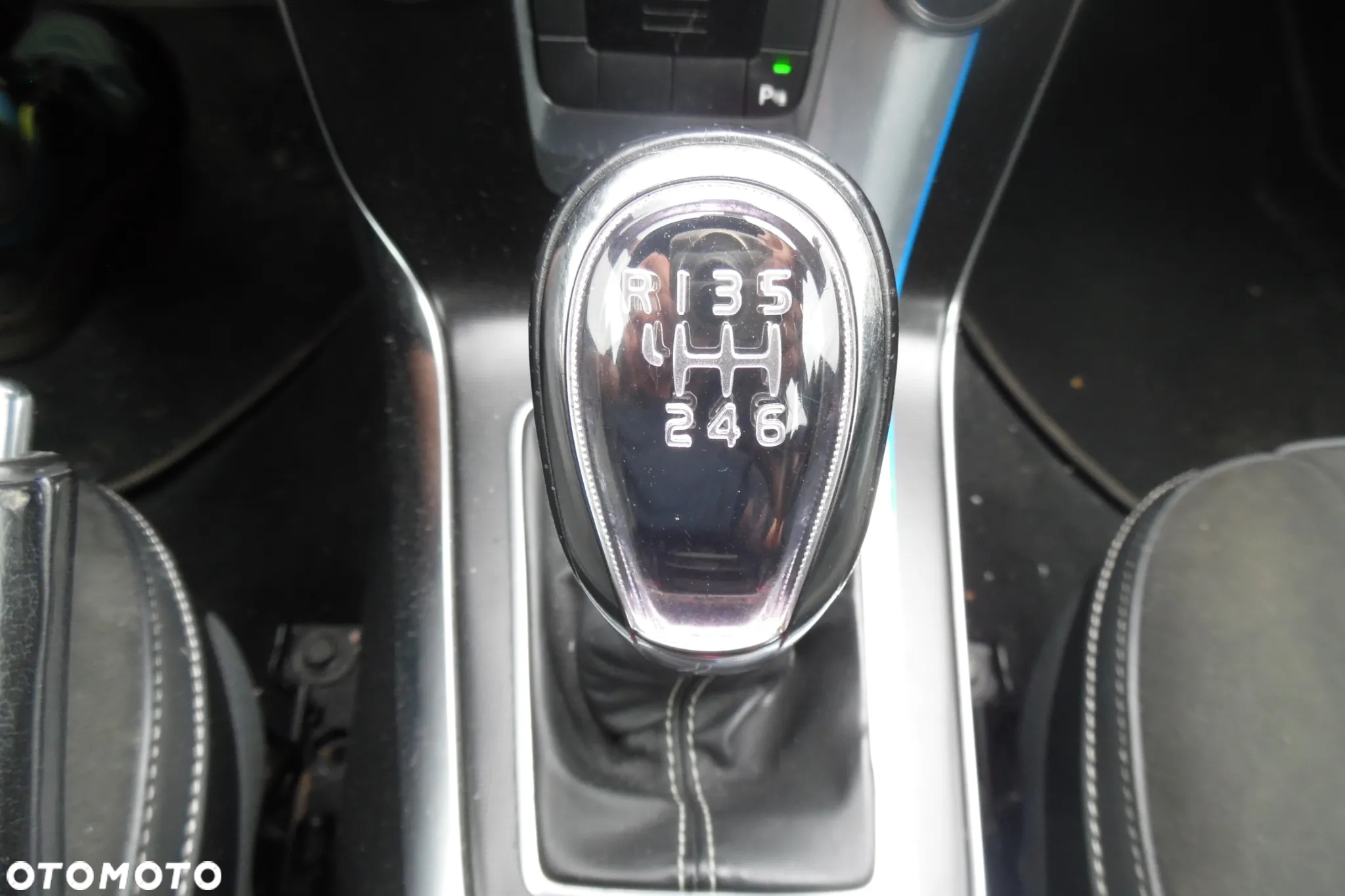 Volvo V40 D2 R-Design - 18