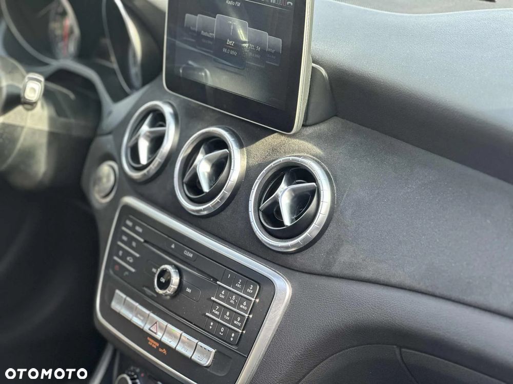 Mercedes-Benz CLA 200 7G-DCT AMG Line - 6