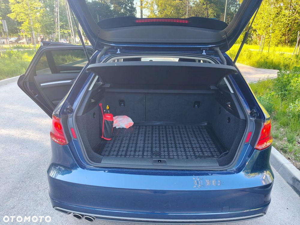 Audi A3 Sportback 2.0 TDI (clean diesel) quattro S tronic S line Sportpaket - 4