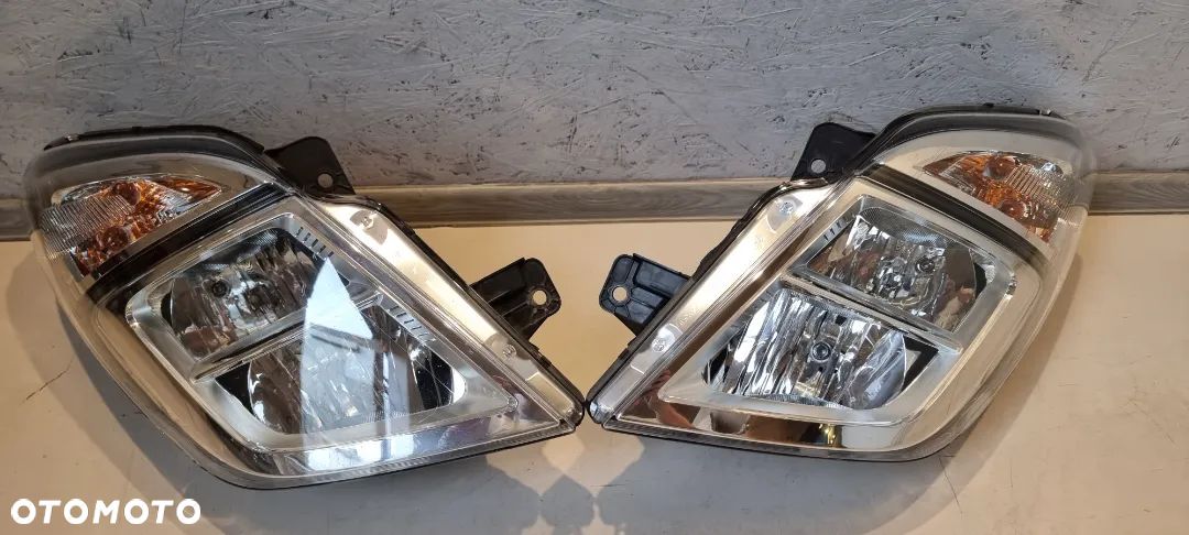 Lampa przód prawa lewa NISSAN NV400 - 1