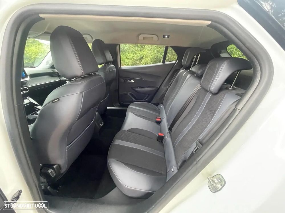 Peugeot e-2008 Allure - 19
