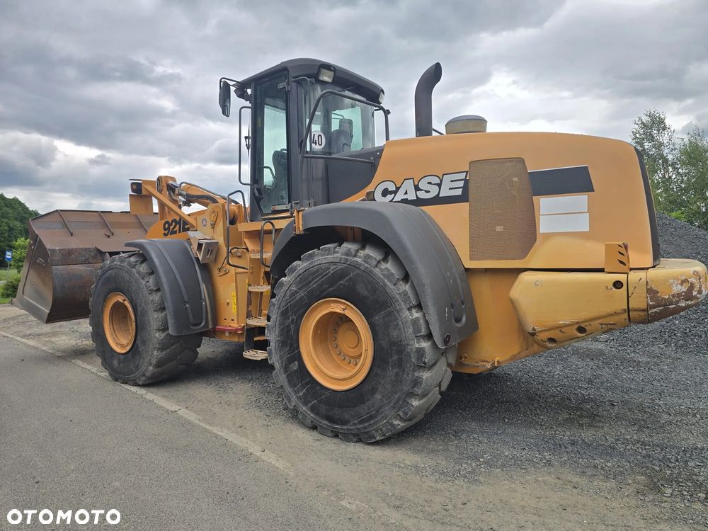 Case 921E - 5