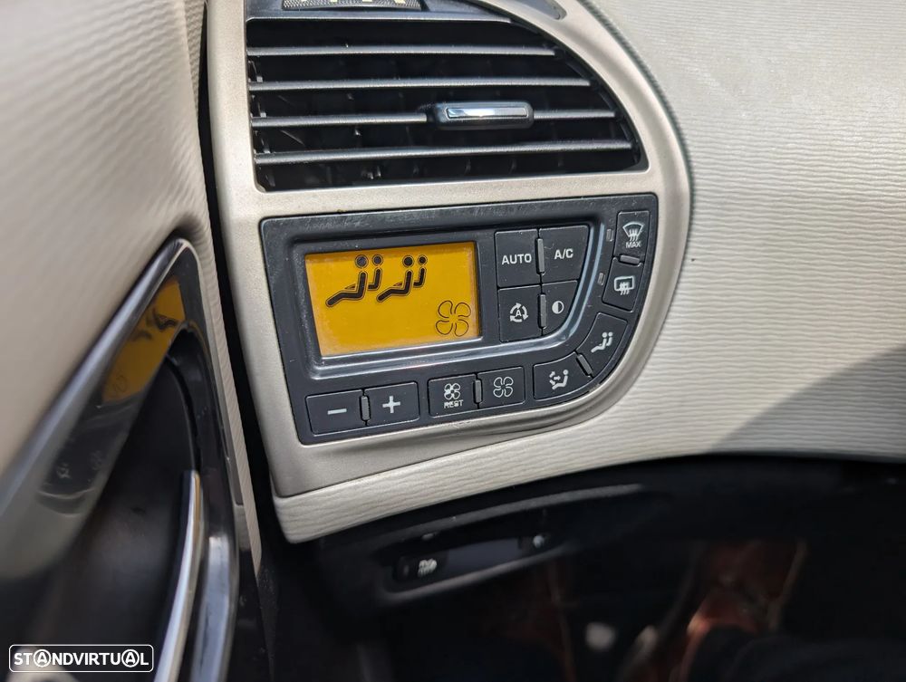 Citroën C4 Grand Picasso 1.6 HDi Exclusive CMP6 - 17