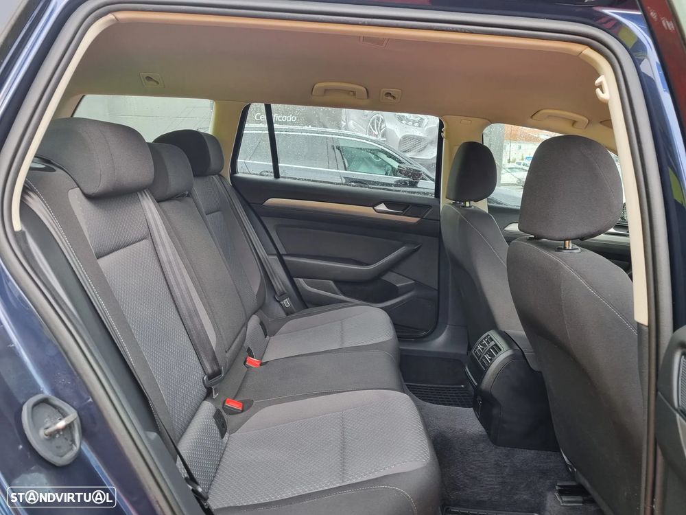 VW Passat Variant 1.6 TDI BlueMotion - 23
