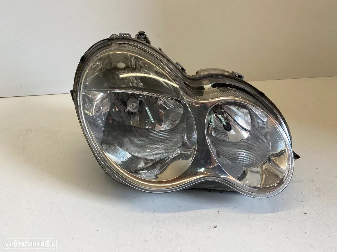 Farol Otica direito Mercedes C W203 2004-2006 A2038203261 - 1