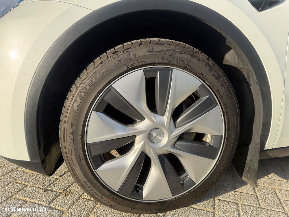 Tesla Model Y Long Range Dual Motor AWD - 8