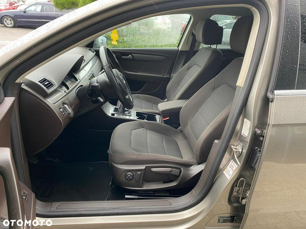 Volkswagen Passat - 9