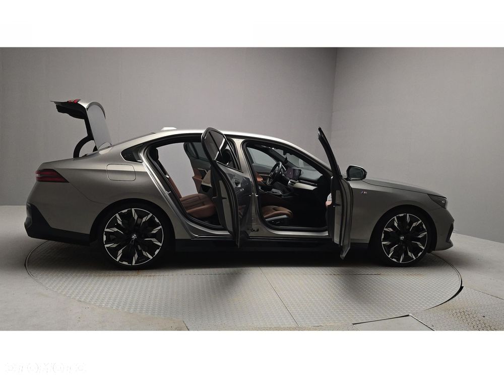 BMW Seria 5 - 13