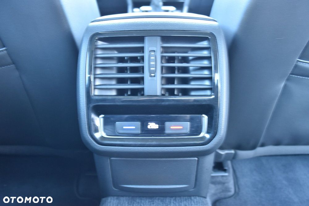 Volkswagen Passat - 33