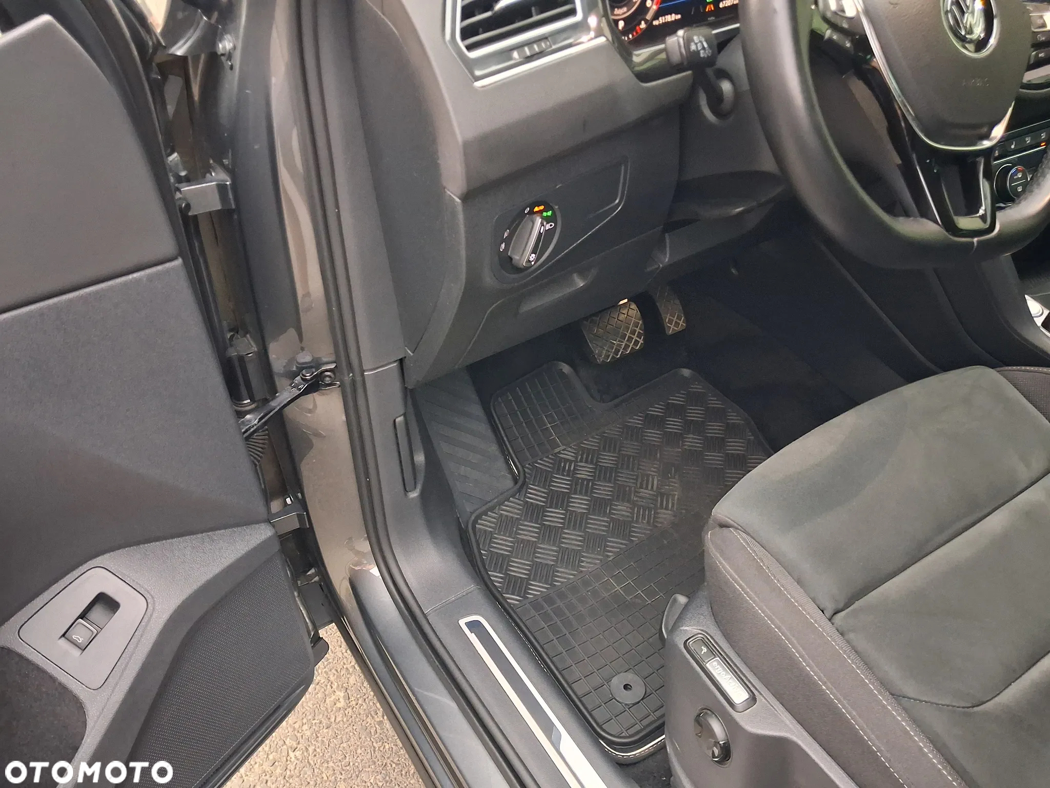 Volkswagen Tiguan - 23