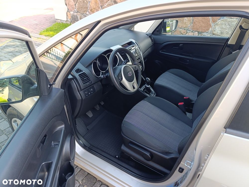 Kia Venga - 5