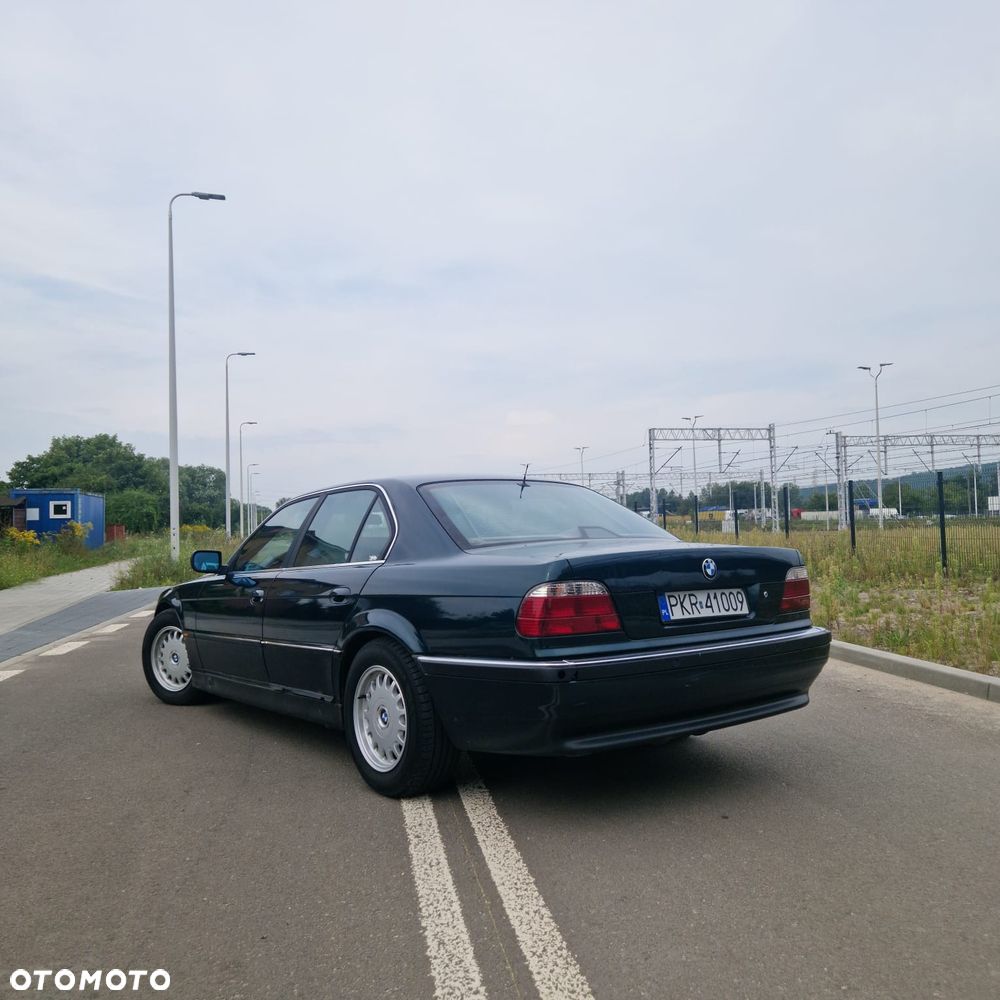 BMW Seria 7 735i - 4