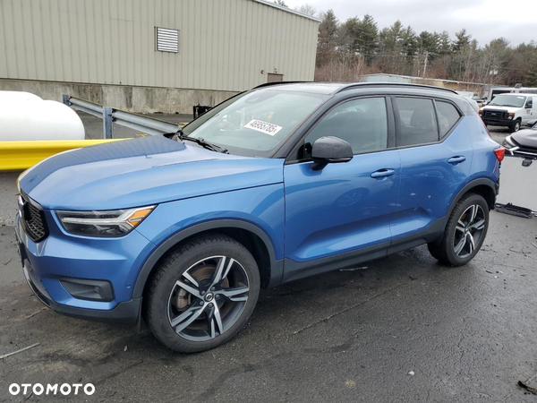 Volvo XC 40 T5 AWD Momentum