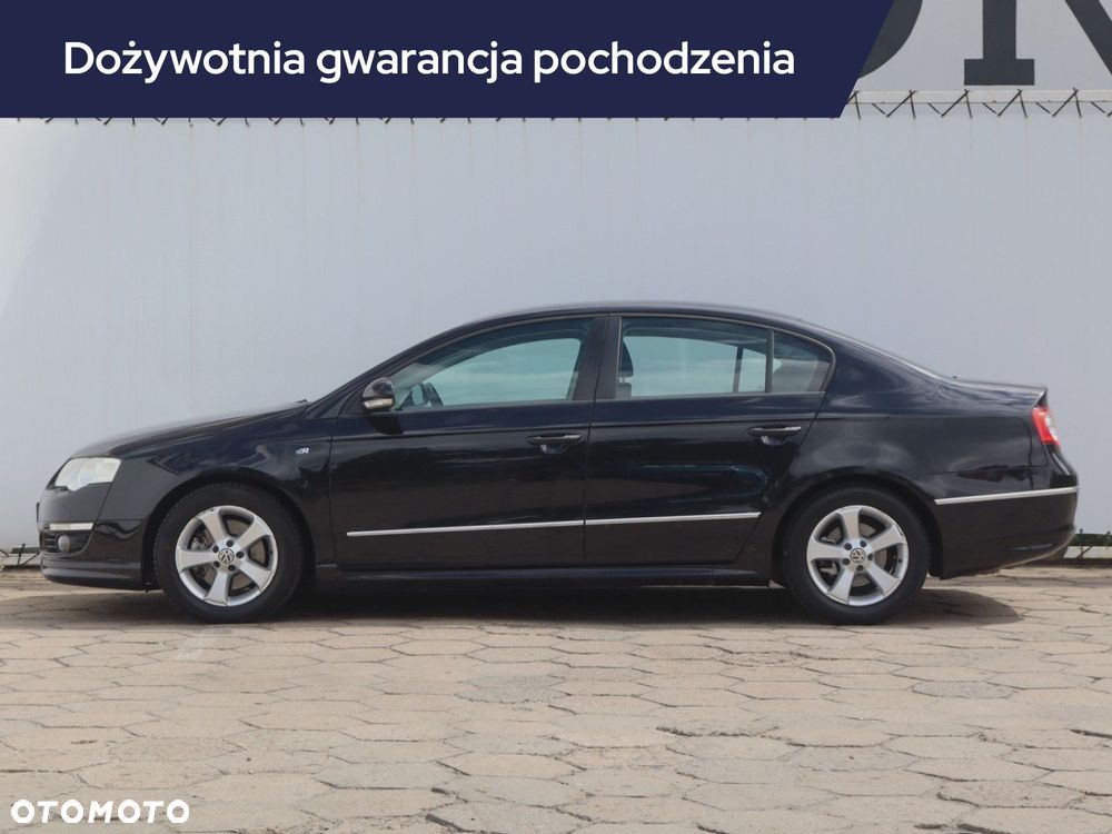 Volkswagen Passat - 4