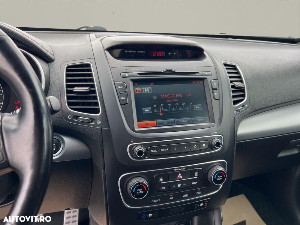 Kia Sorento 2.2 DSL 4x4 Executive - 28