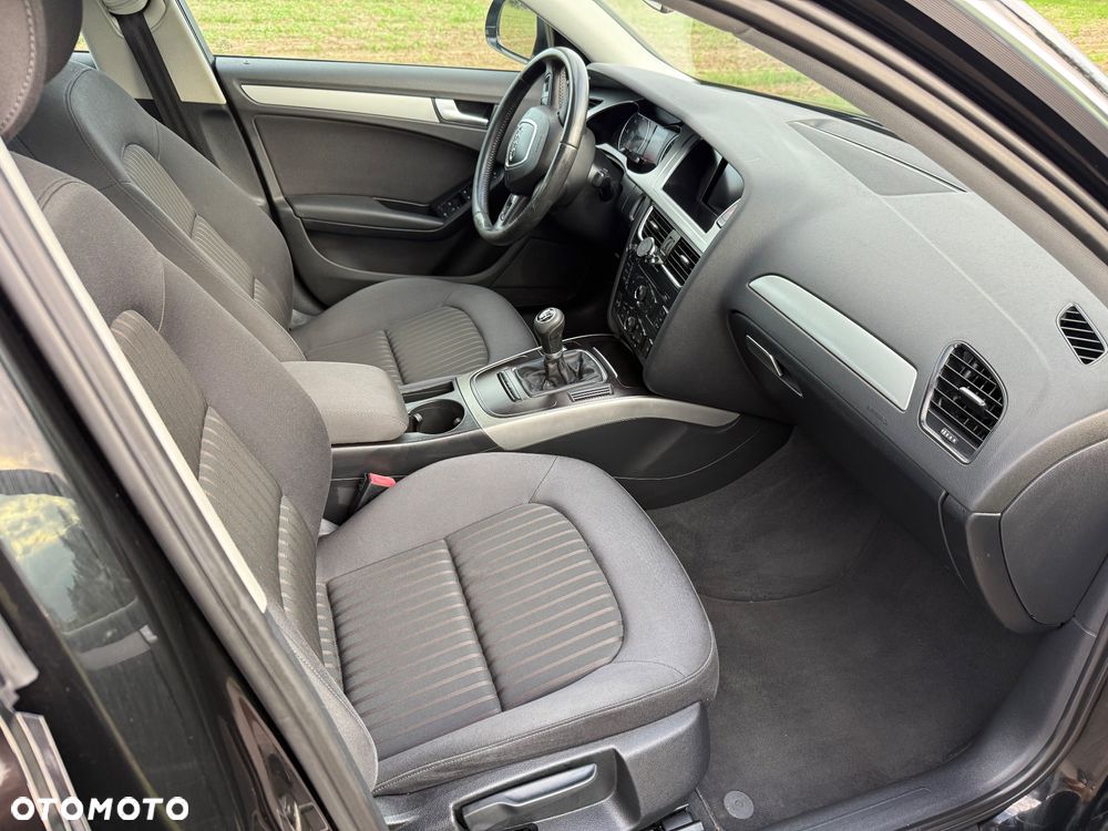 Audi A4 Limousine - 14