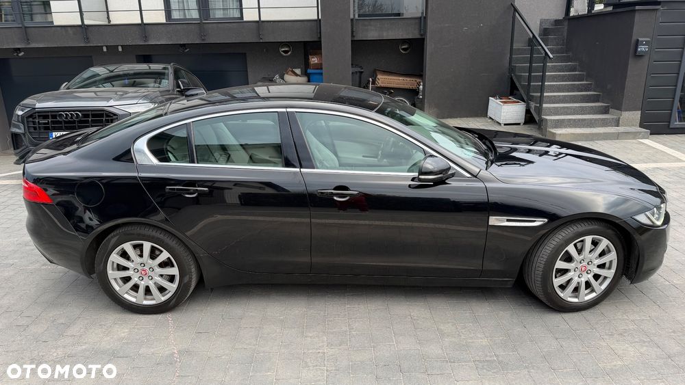 Jaguar XE 2.0 T Prestige - 19