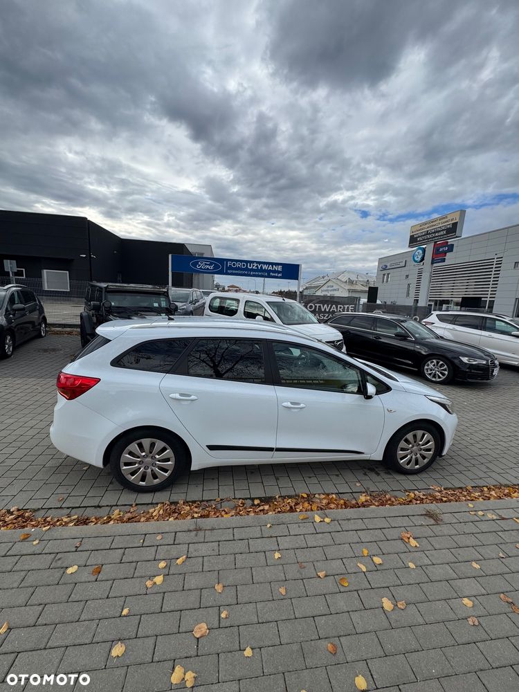Kia Ceed - 8