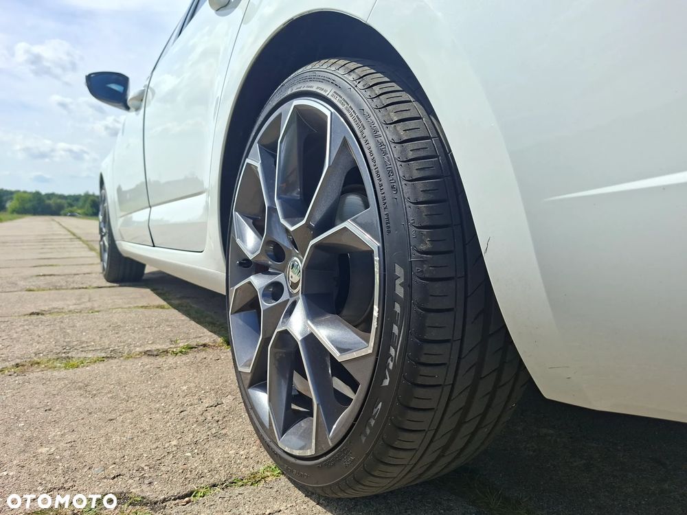 Skoda Octavia 2.0 TDI DSG RS - 28