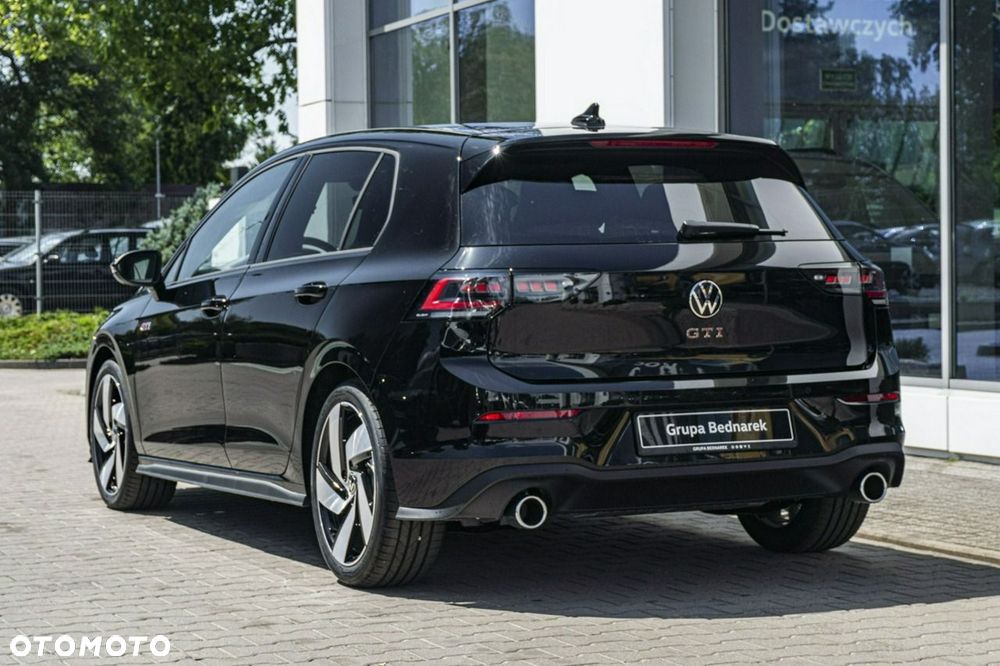 Volkswagen Golf - 8