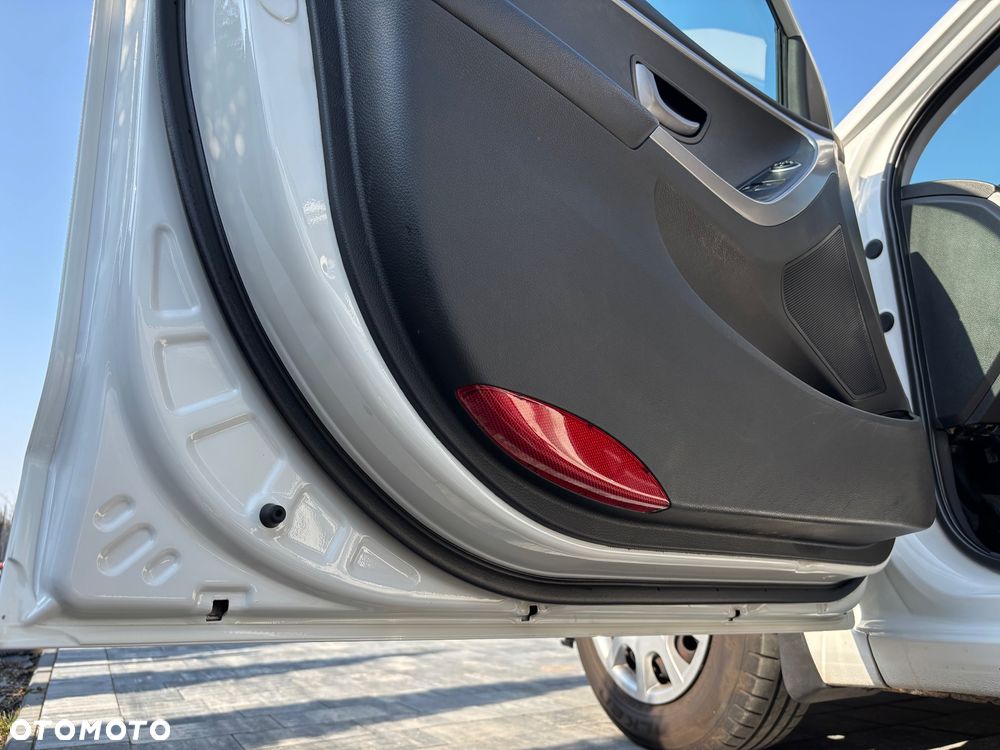 Hyundai i30 1.6 Classic + - 27