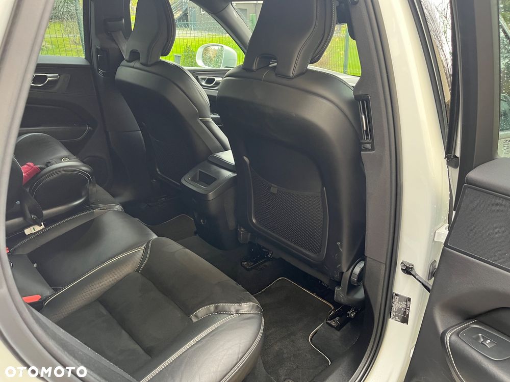 Volvo XC 60 D4 AWD R-Design - 3