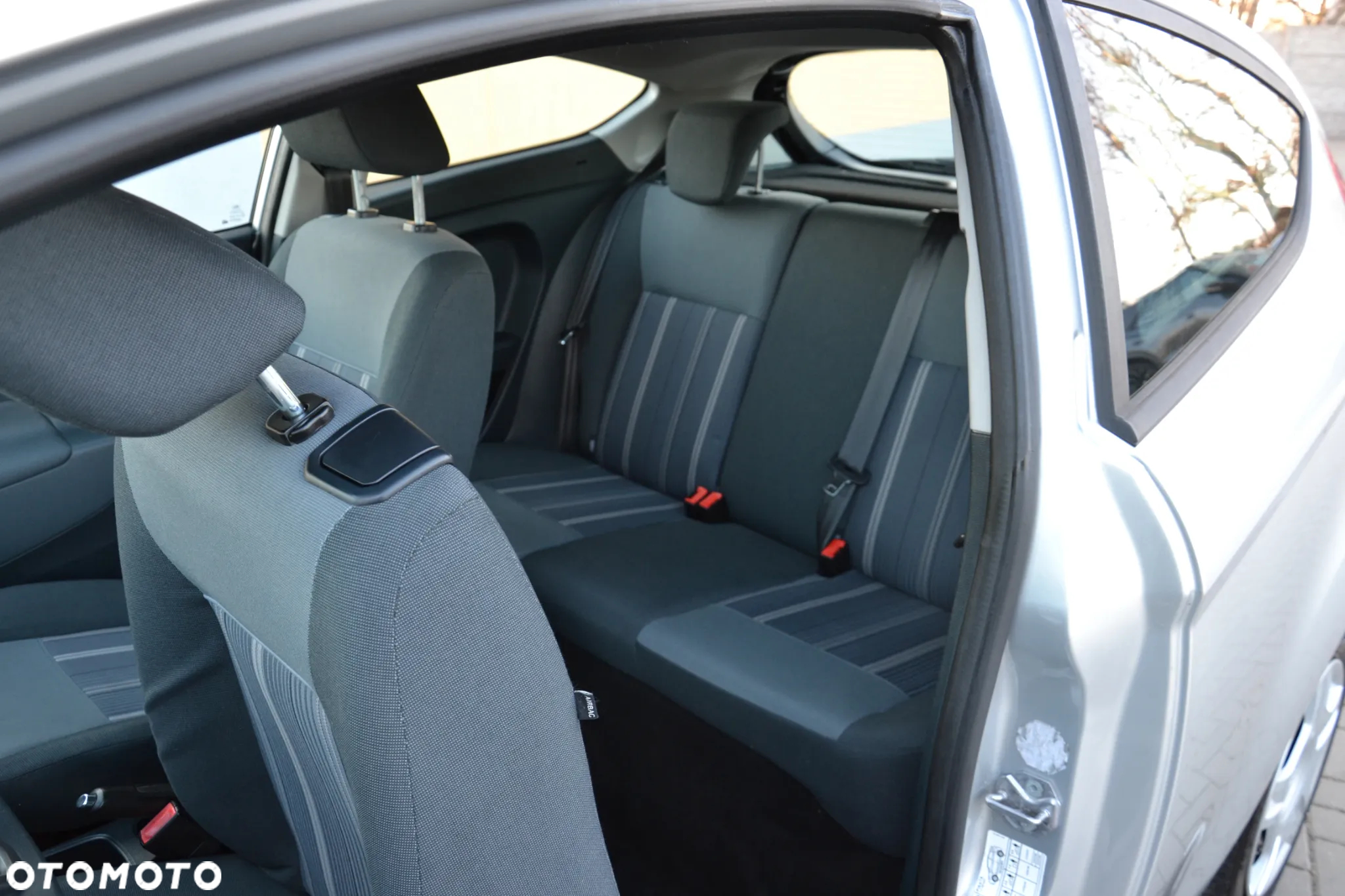 Ford Fiesta 1.6 TDCI Ambiente - 24