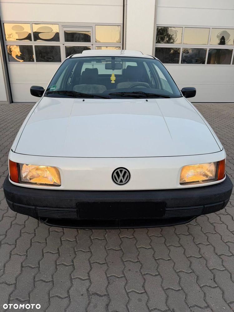 Volkswagen Passat - 2