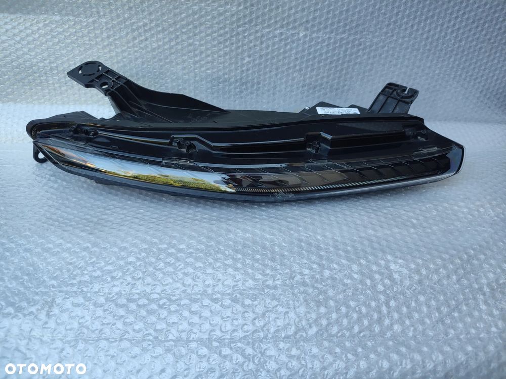 REFLEKTOR LAMPA LED DRL KIERUNKOWSKAZ PRAWY PRZÓD CITROEN C5X 9833775580