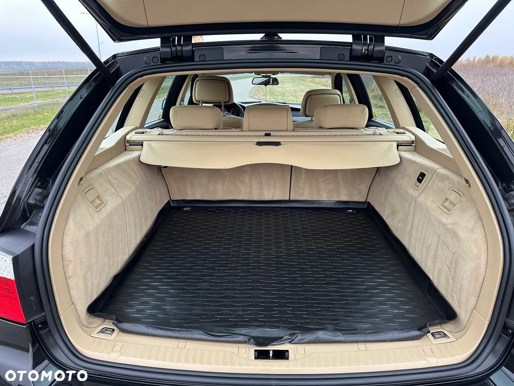 BMW Seria 5 523i Touring - 12