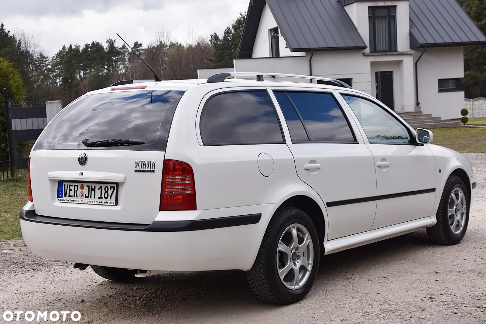 Skoda Octavia 1.6 Combi Ambiente - 11