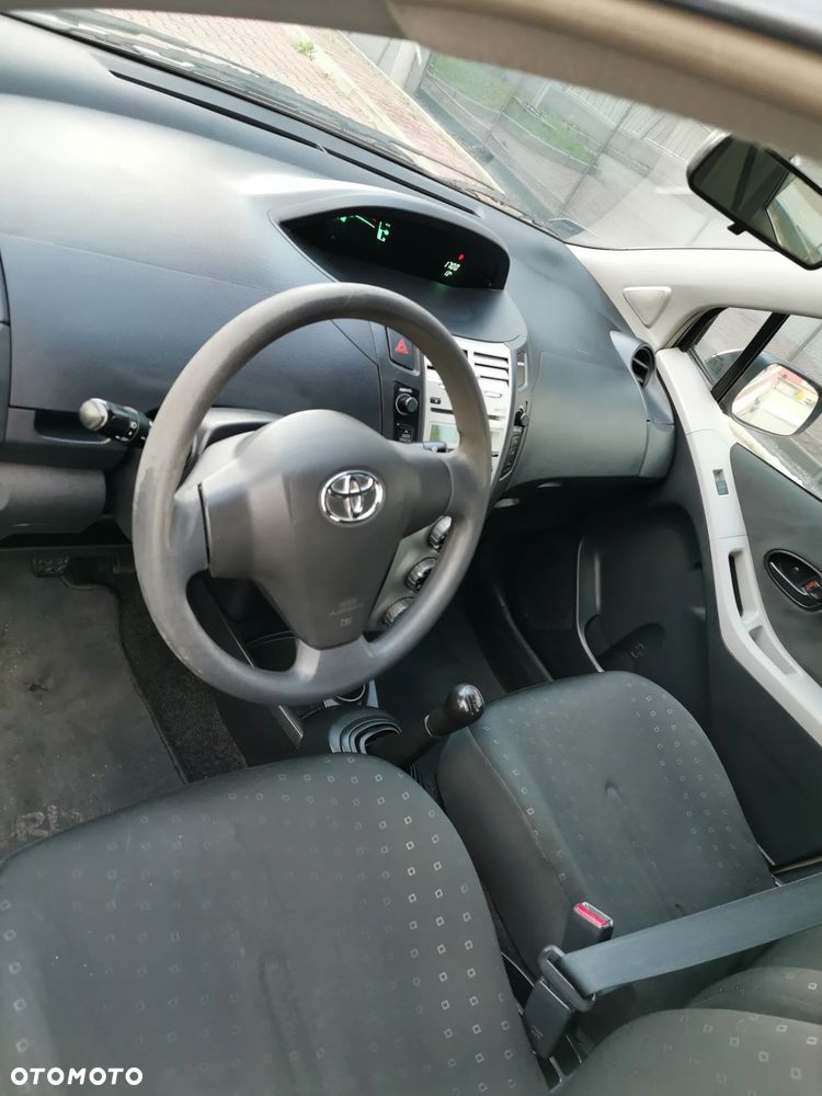 Toyota Yaris - 12