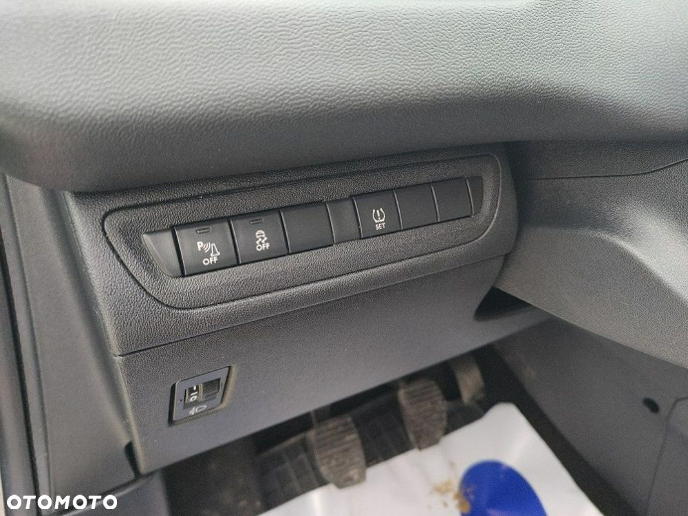 Peugeot 208 - 19