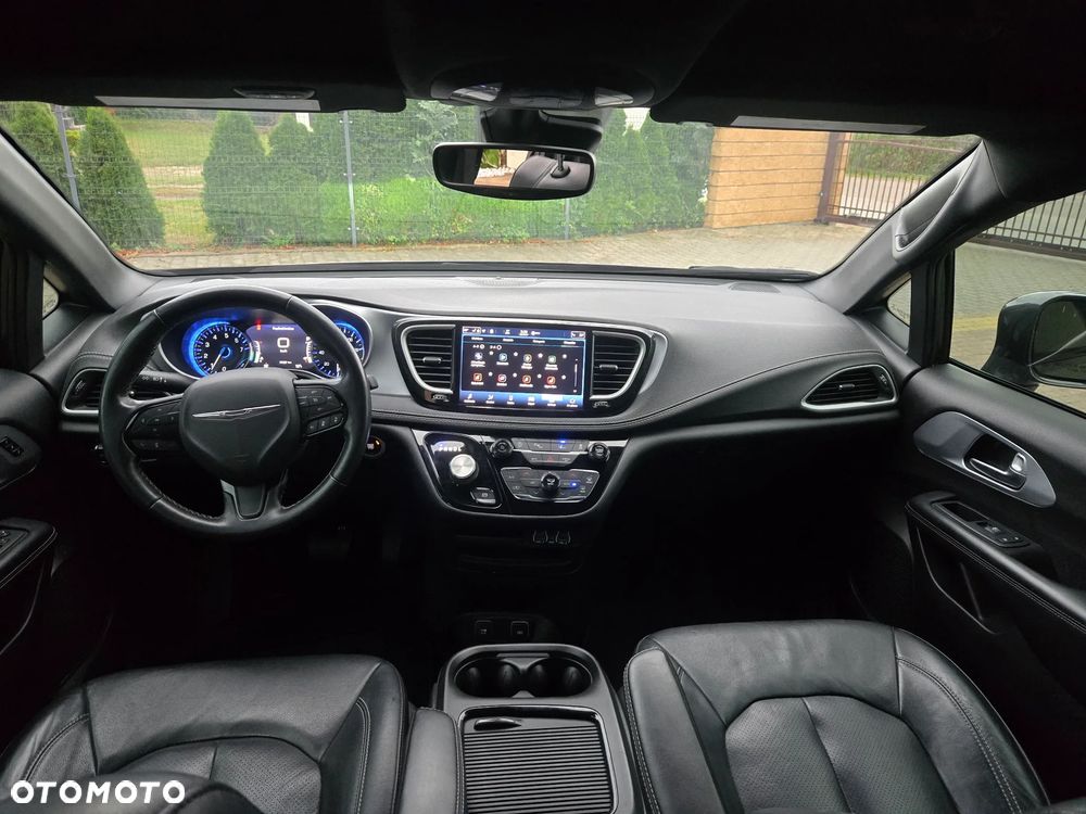 Chrysler Pacifica - 22