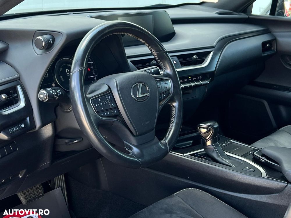 Lexus UX - 14
