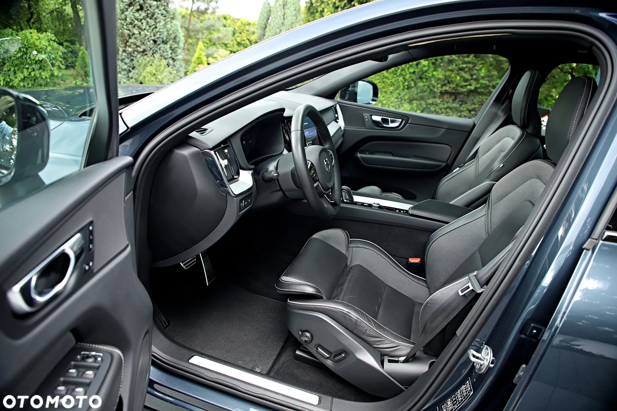 Volvo XC 60 T8 Plug-In Hybrid AWD R-Design - 16