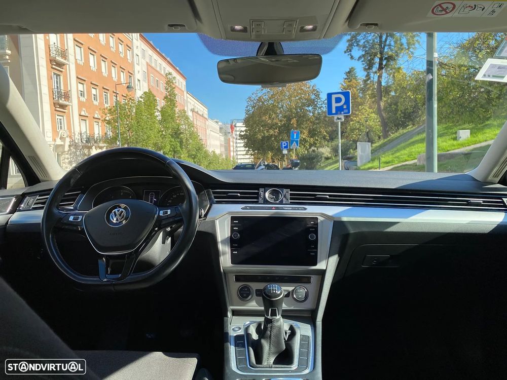 VW Passat Variant 2.0 TDi Confortline - 32
