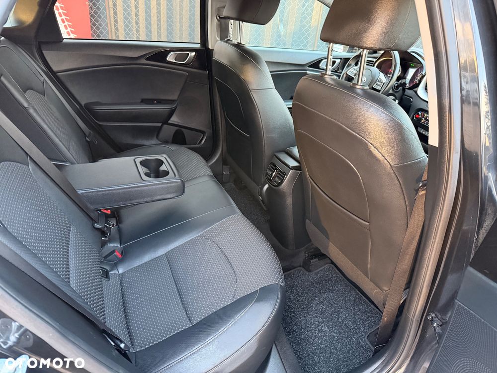 Kia Ceed 1.6 CRDi 136 ISG Dream-Team Edition - 10