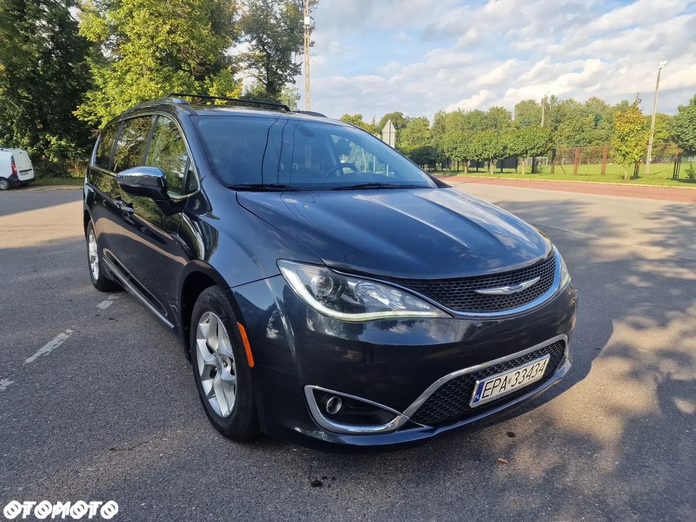 Chrysler Pacifica - 1