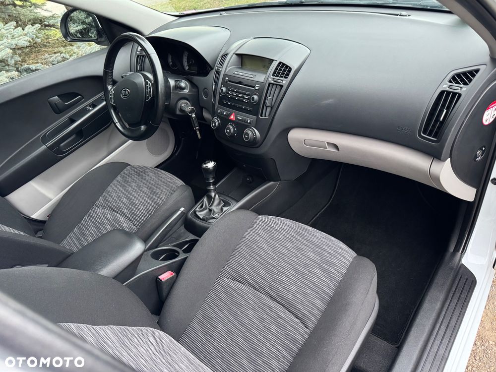 Kia Ceed - 15