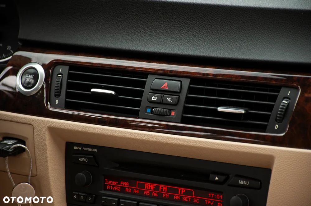 BMW Seria 3 325i - 23