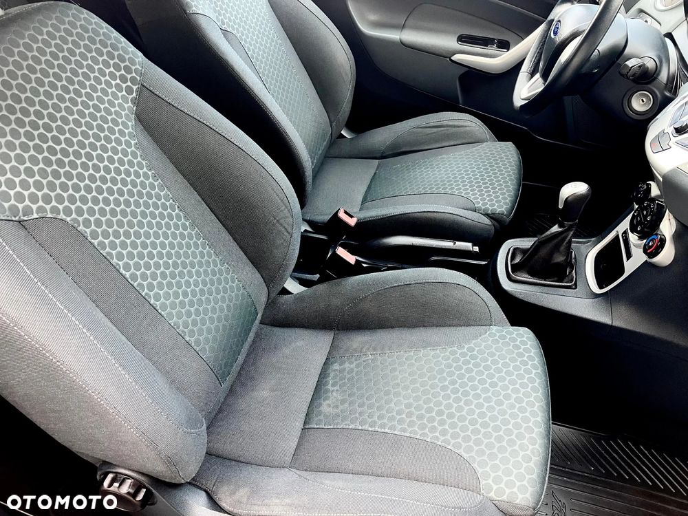 Ford Fiesta 1.6 Titanium - 19