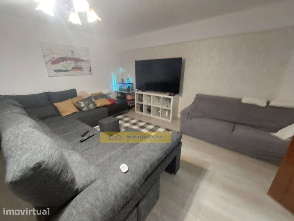 T2 renovado com terraço coberto - Tapada das Mercês - Grande imagem: 3/25