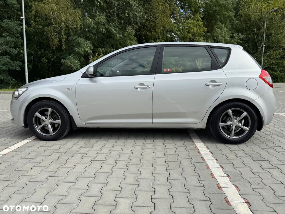 Kia Ceed 2011 photo 5