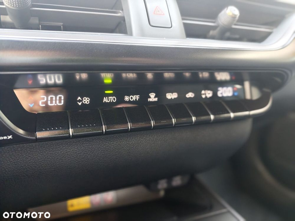 Lexus UX - 27