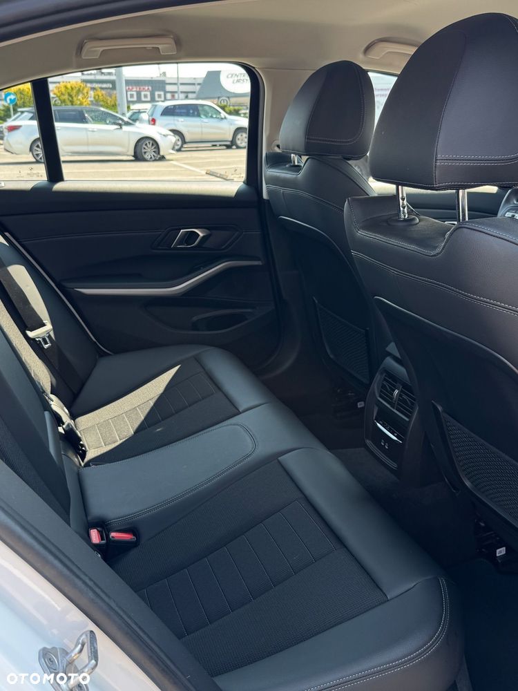 BMW Seria 3 318i - 7